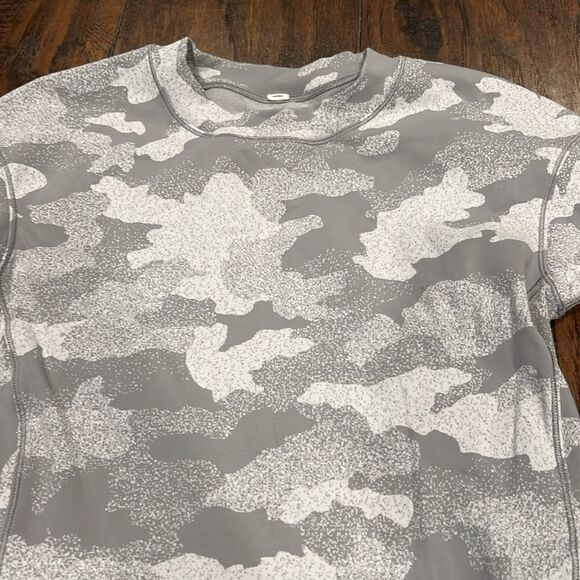 LULULEMON CLOSE TO CROSSING LONG SLEEVE SHIRT 6 CAMO JACQUARD GRAY PULLOVER EUC - Picture 2 of 9